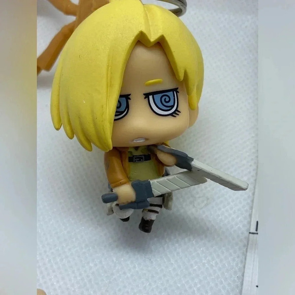 Attack on Titan - Blind Bag Lot - Colossal Titan, Annie Leonhart & Military - Picture 2 of 7